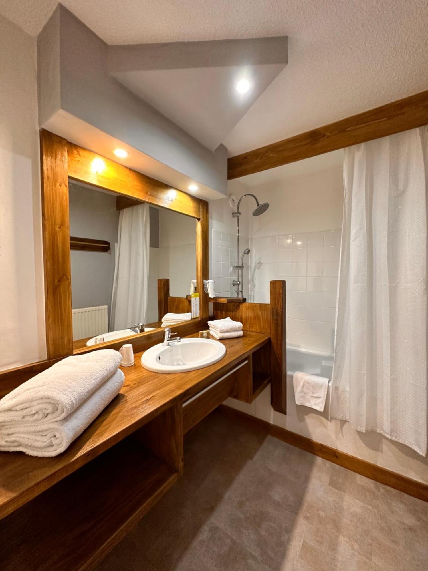 Fontaine Du Mont Blanc Hotel & Spa เลอุชส์ ภายนอก รูปภาพ